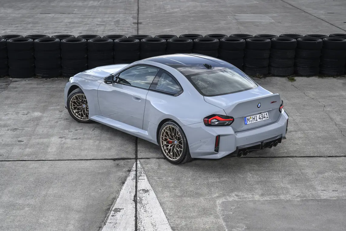 BMW shows the 2025 M2 CS: a track-focused beast with 530 HP