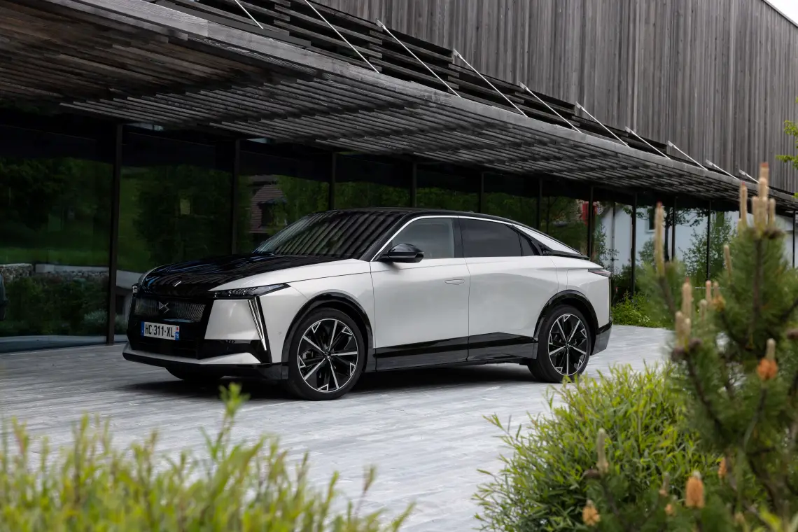 The DS N°8 offers French luxury and a 750 km range