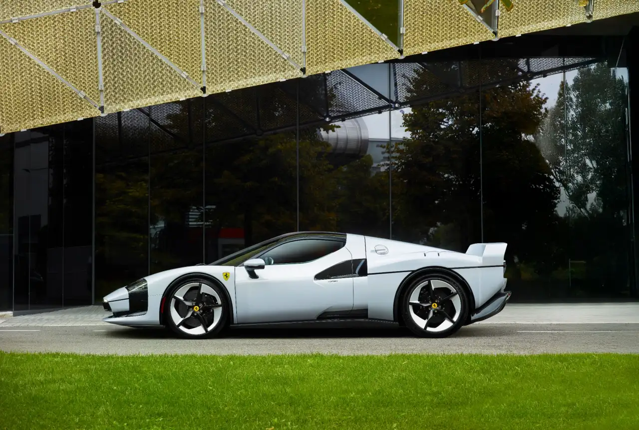 Ferrari unveils the SC40 a striking new one-off homage to the F40 #1