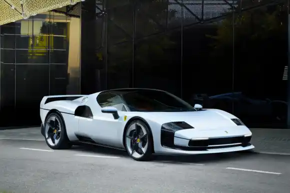 Ferrari presenta el SC40, un nuevo y sorprendente homenaje al F40