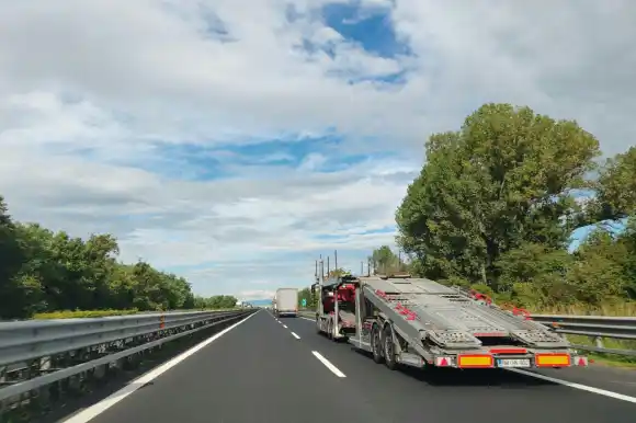 Přeprava vozidel po Evropě: Co byste měli vědět