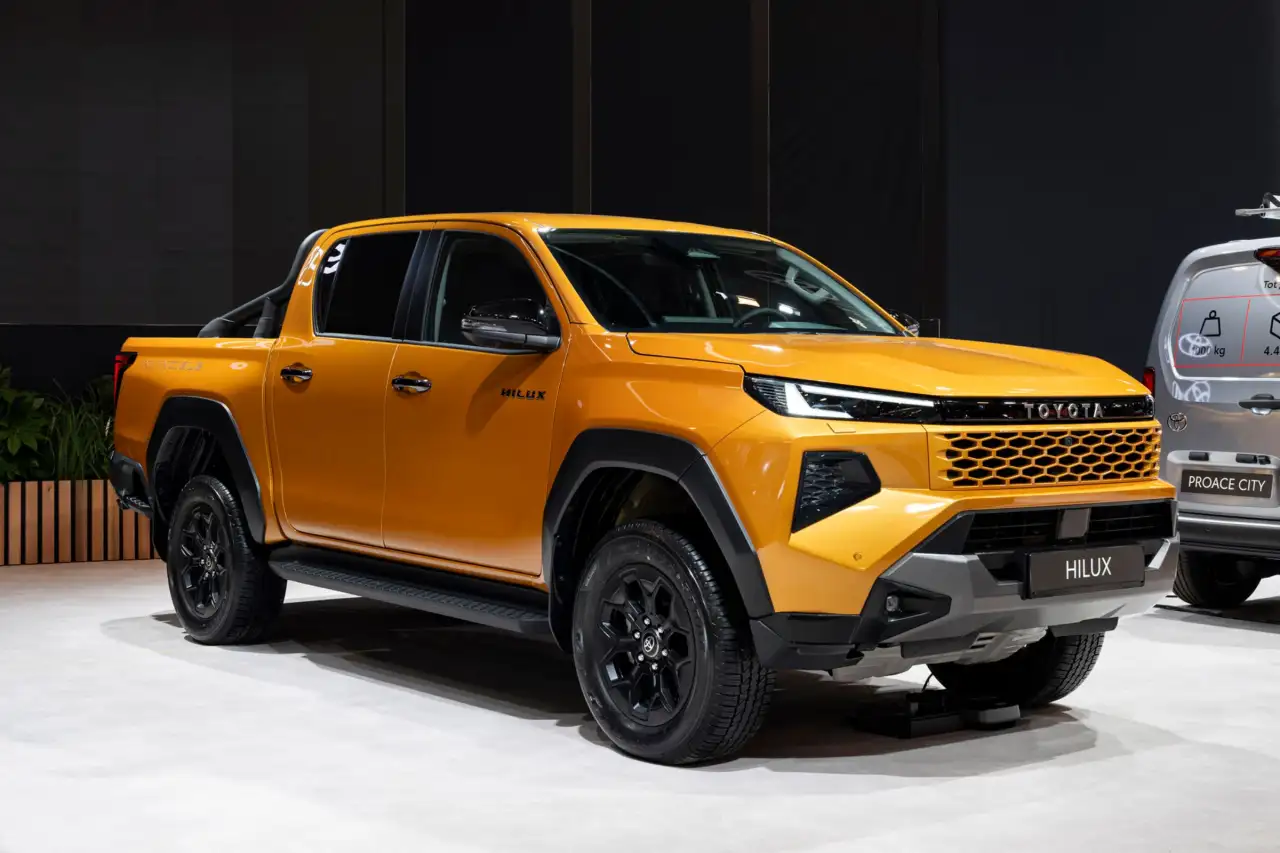 Il nuovo Toyota Hilux ha debuttato in Europa con opzioni ibride ed elettriche #1