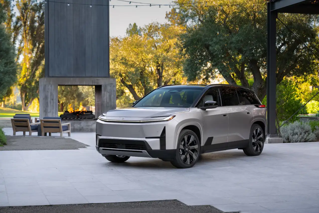 Toyota enters seven-seat electric SUV segment with 2027 Highlander BEV #1