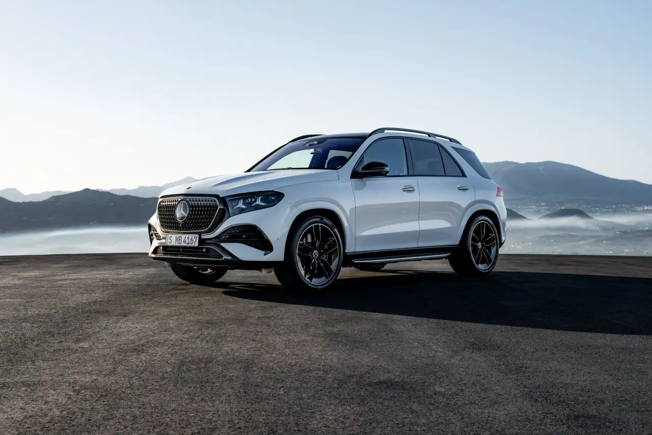 Mercedes-Benz modernise le GLE avec de nouveaux moteurs, de nouveaux ecrans et une nouvelle technologie de suspension #1