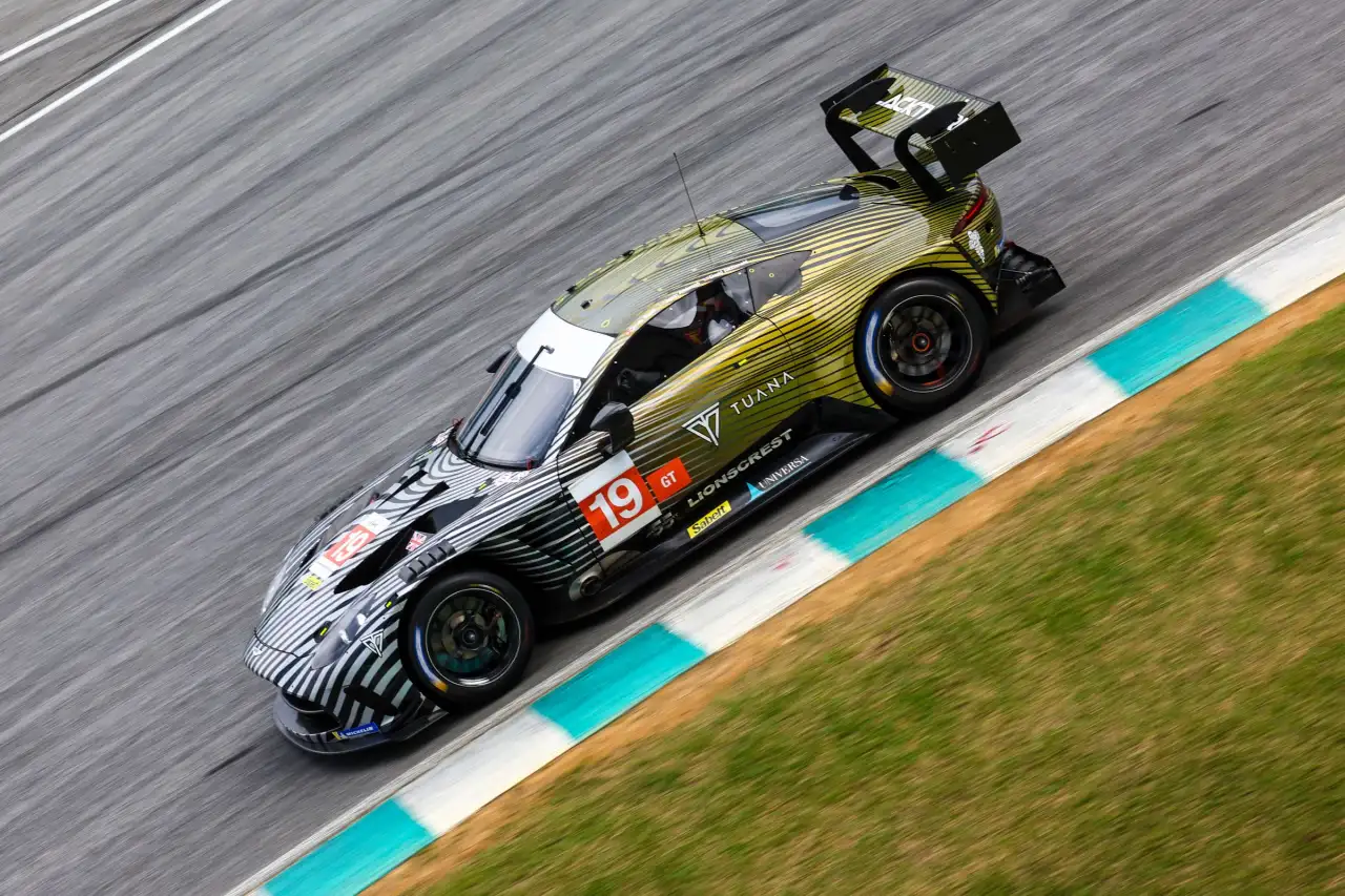 Seven Aston Martins to start at Paul Ricard