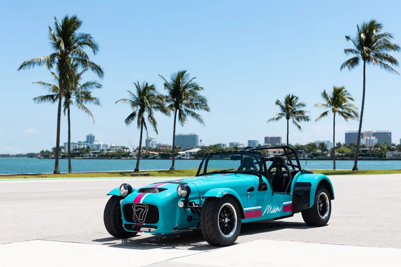 Caterham launches Miami Special Edition Seven with bright pink accents #1