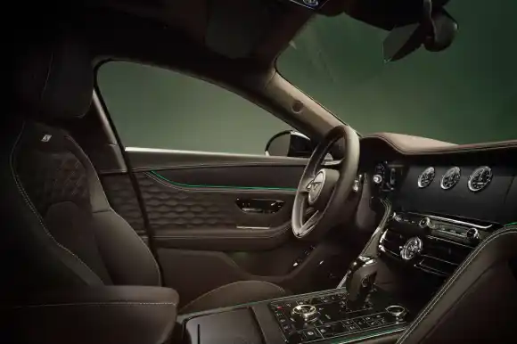 Bentley enth&uuml;llt neuen Flying Spur mit Einzelscheinwerfern und sportlicherem S-Modell