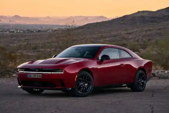 Dodge lance la nouvelle g&eacute;n&eacute;ration de la Charger en Europe, disponible en versions &eacute;lectrique et essence