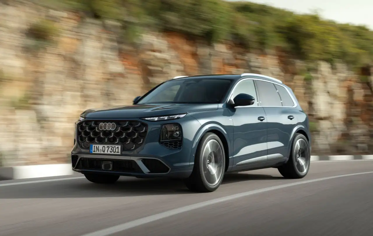 Audi reveals third-generation Q7 with six-seat option and updated V6 diesel #1