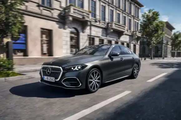 La Mercedes-Benz Classe C bénéficie d'un restylage inspiré de la Classe S